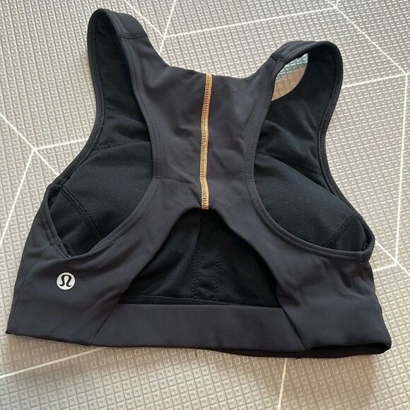 Lululemon Tough Train High-Neck Bra *Medium Support Size 4 - Picture 6 of 7